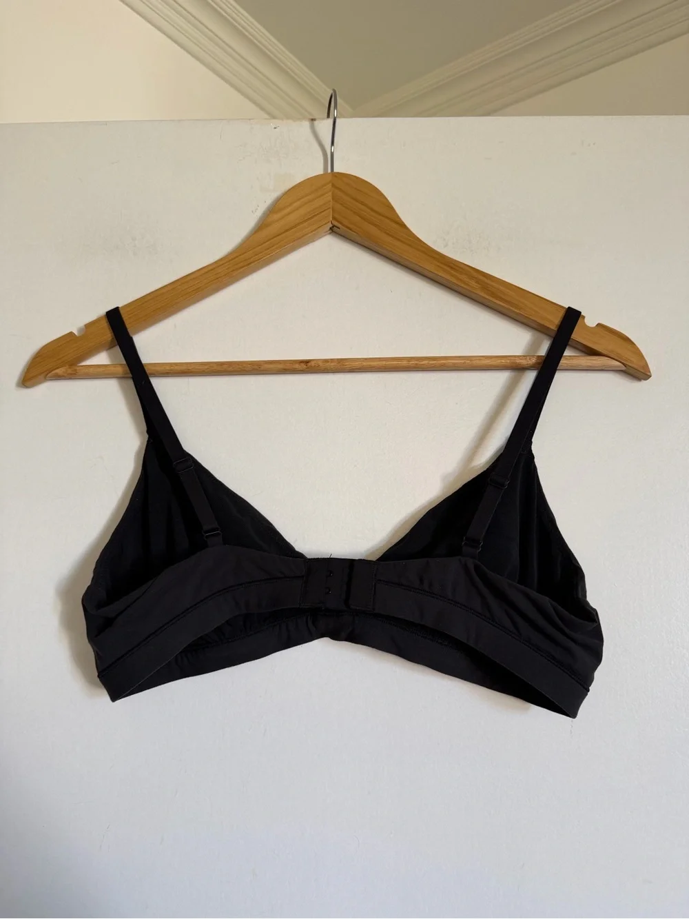 SKIMS Onyx Black Wear Everywhere Comfy Unpadded No Wire Bralette Clasp size L - Picture 3 of 5